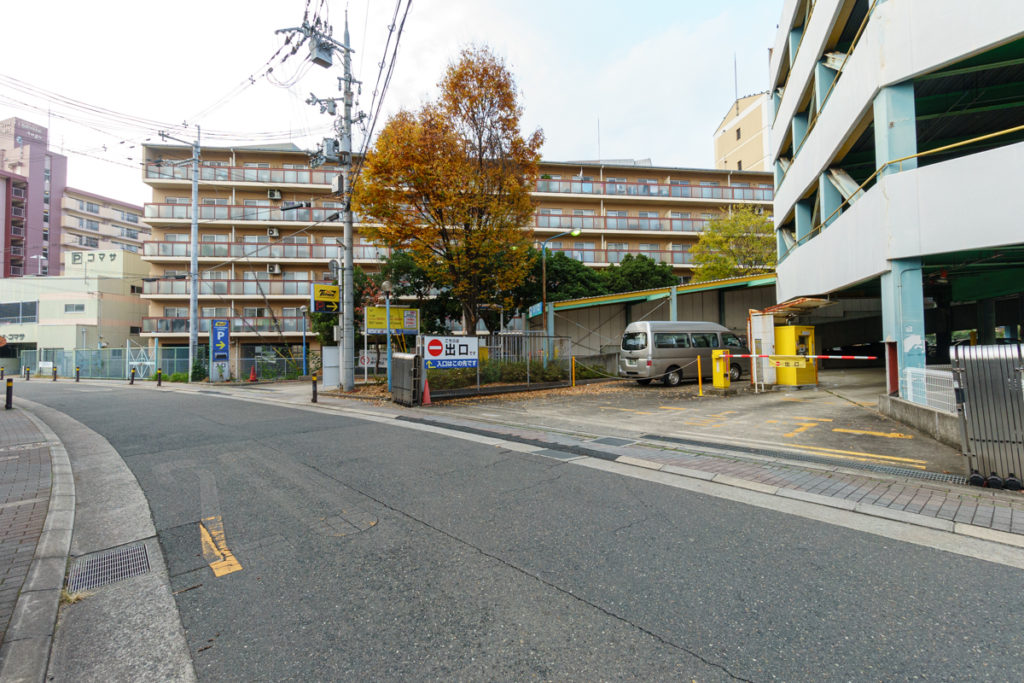 タイムズ岡本町立体駐車場